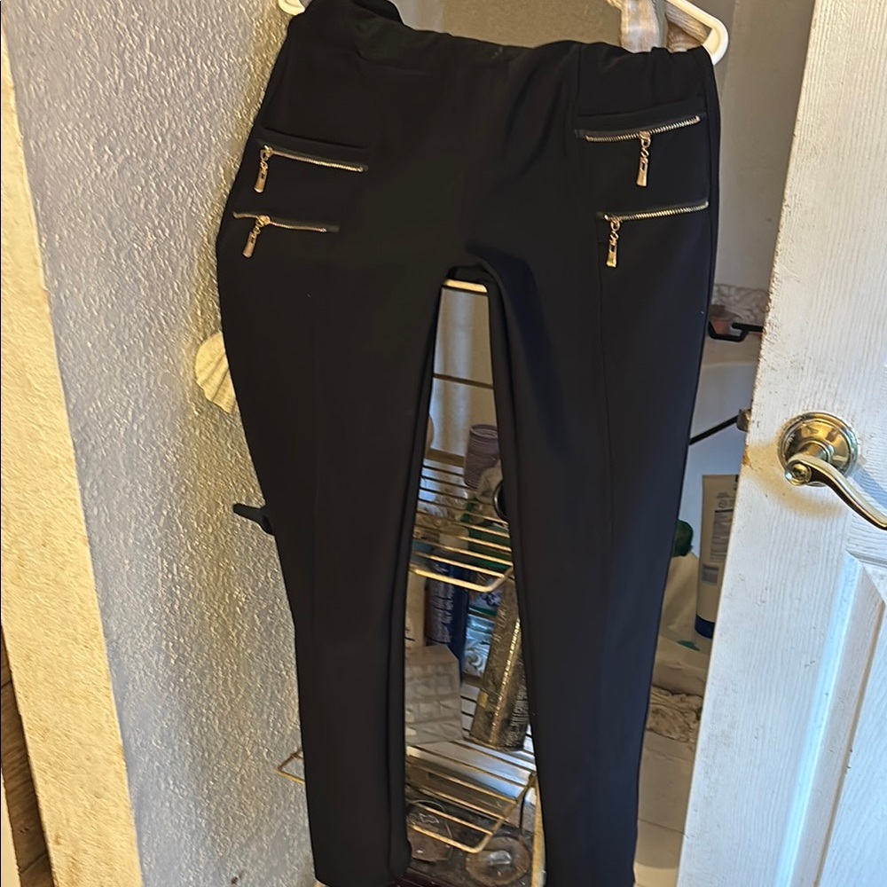 Black Skinny Pants with Zipper Accents
